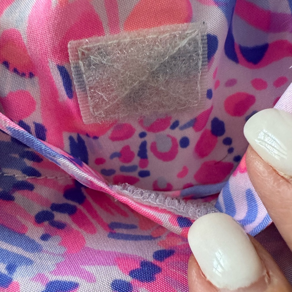 Lilly Pulitzer Luxletic 4" Ocean Trail
Shorts in Raz Berry Sea You Soon - XS - Picture 8 of 10